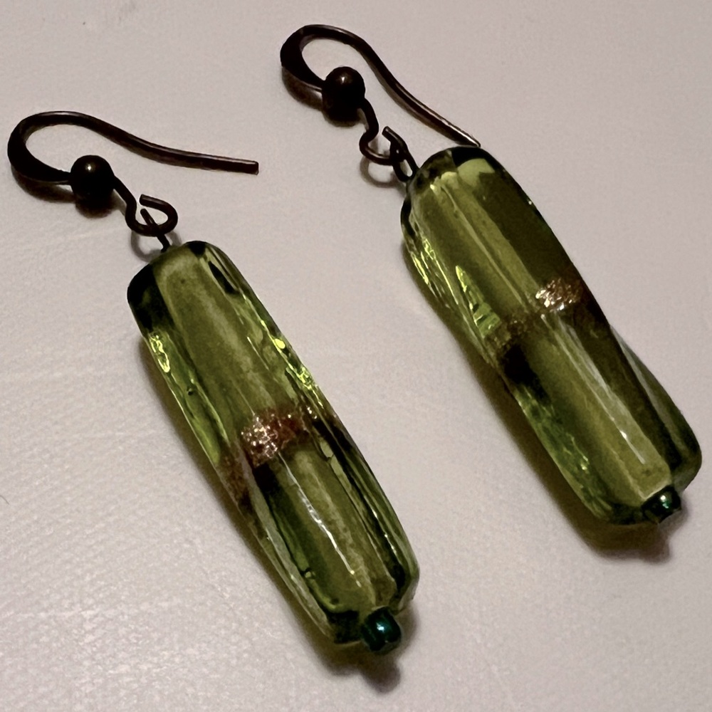 🌱✨Green and gold glass cylinder earrings✨🌱